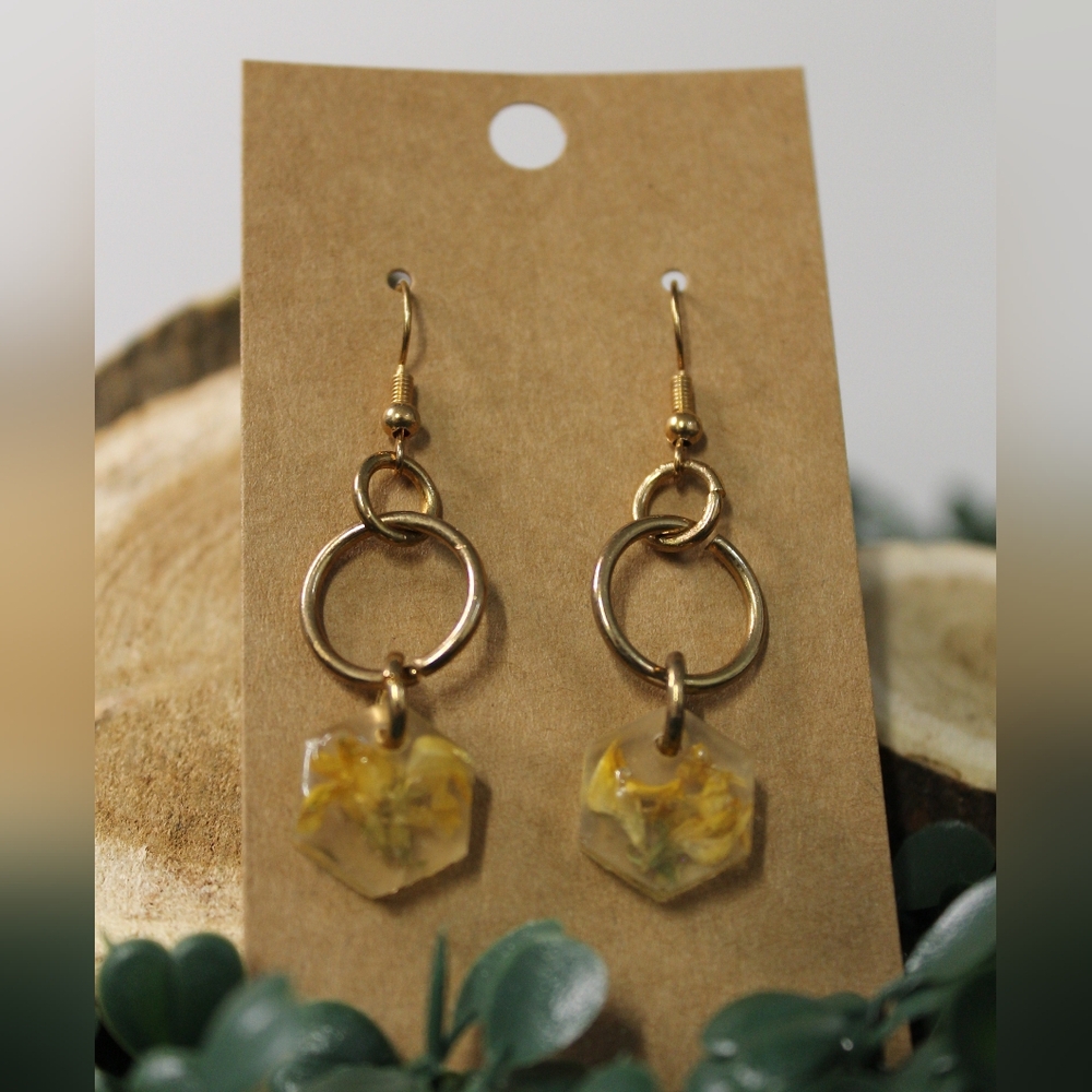 Handmade Real Flowers In Resin With Gold Metal Dangle Earrings -Hypoallergenis